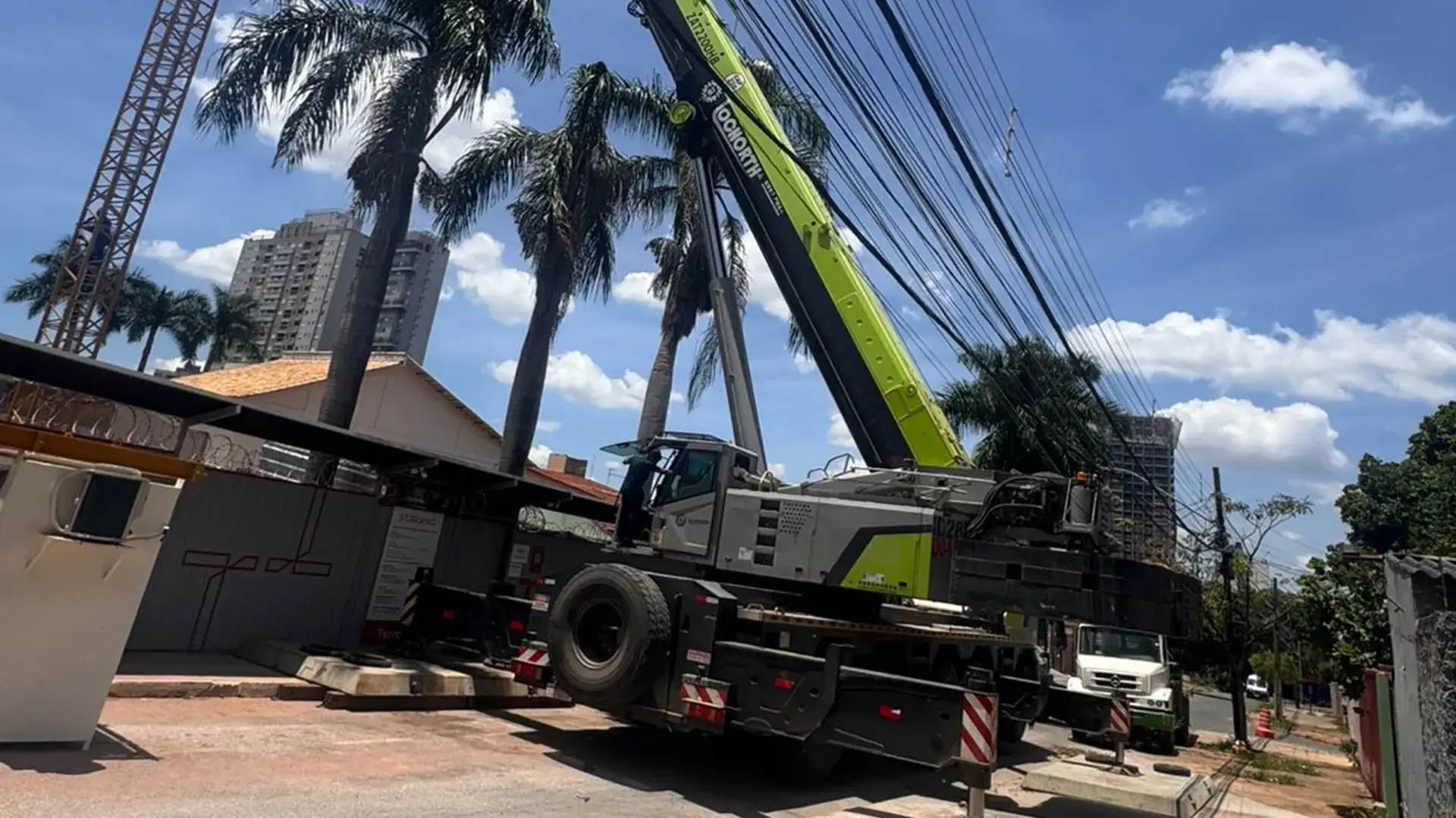 Içamentos Complexos em Vias Urbanas: Como Operar Guindastes com Segurança no Meio da Cidade